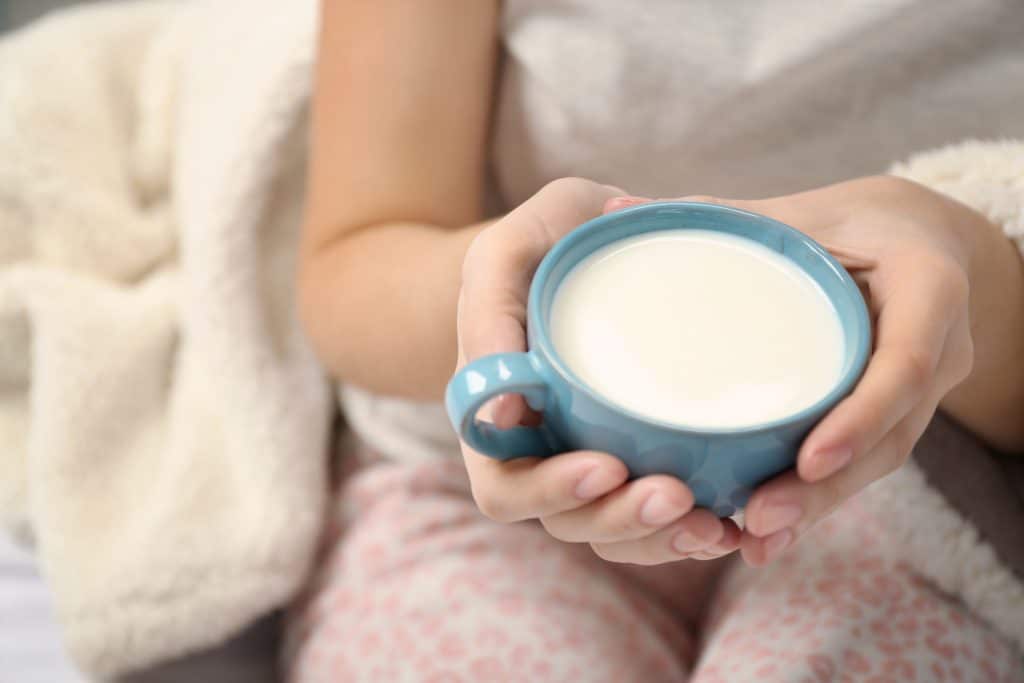 Is Drinking Milk Before Bed Good For Weight Loss: The Truth About This