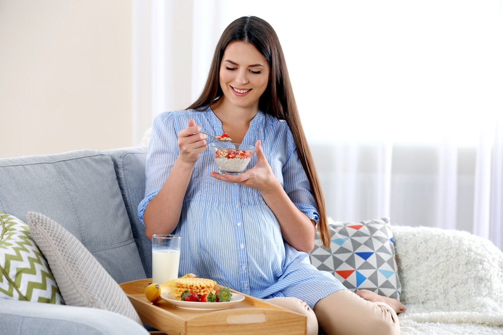 how many calories should a pregnant woman eat