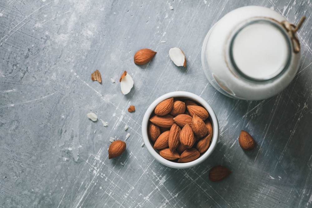 best time to eat almonds for weight loss