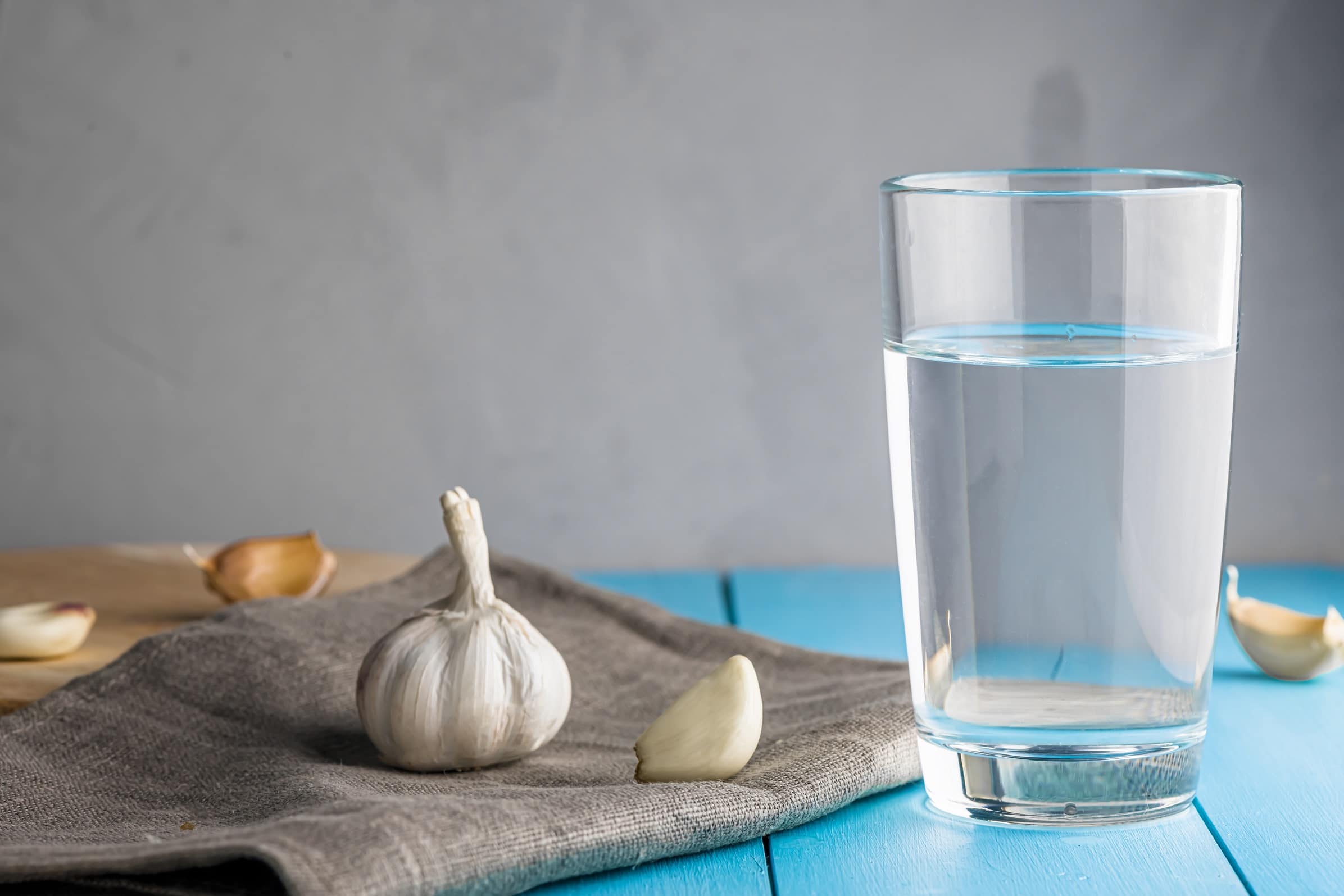 15 Surprising Health Benefits of Drinking A Glass of Garlic Water Every day