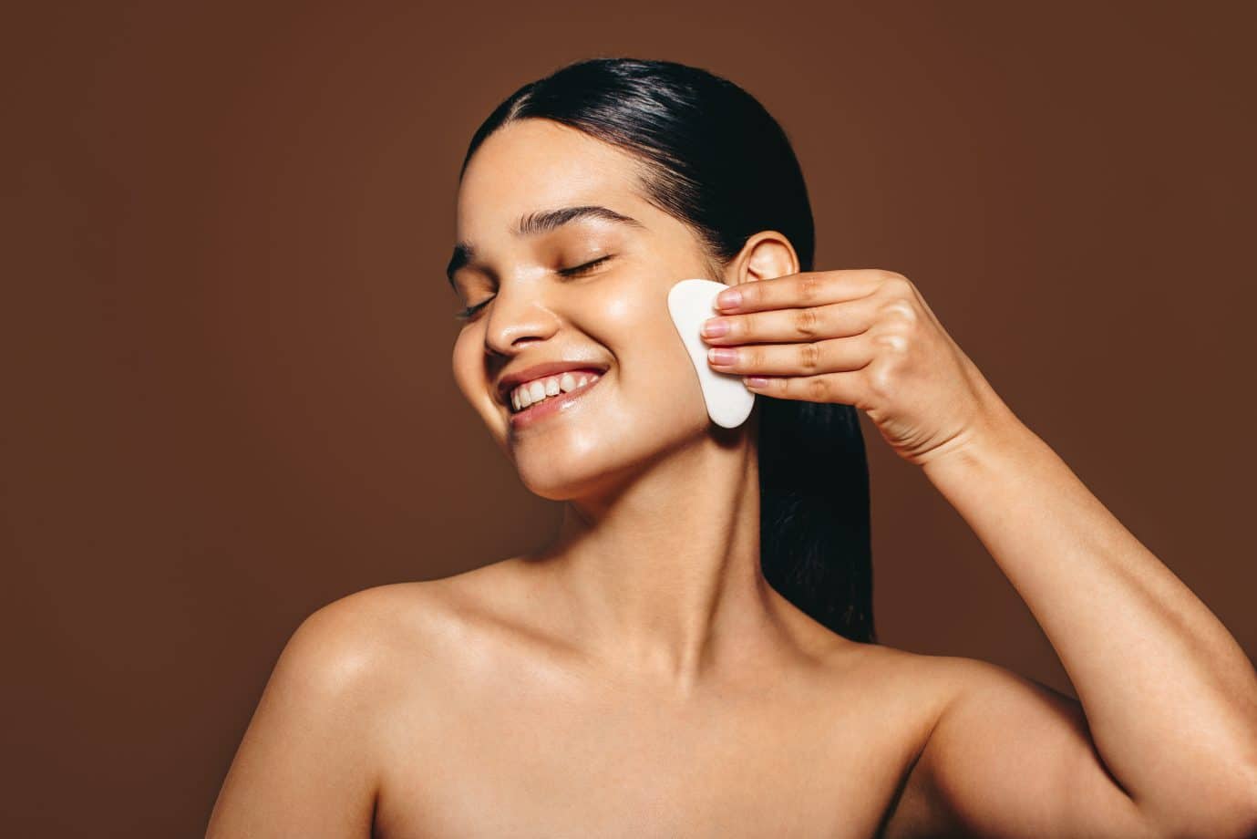 Gua Sha Routine How To Use Gua Sha 4 Ways For Maximum Benefits Betterme